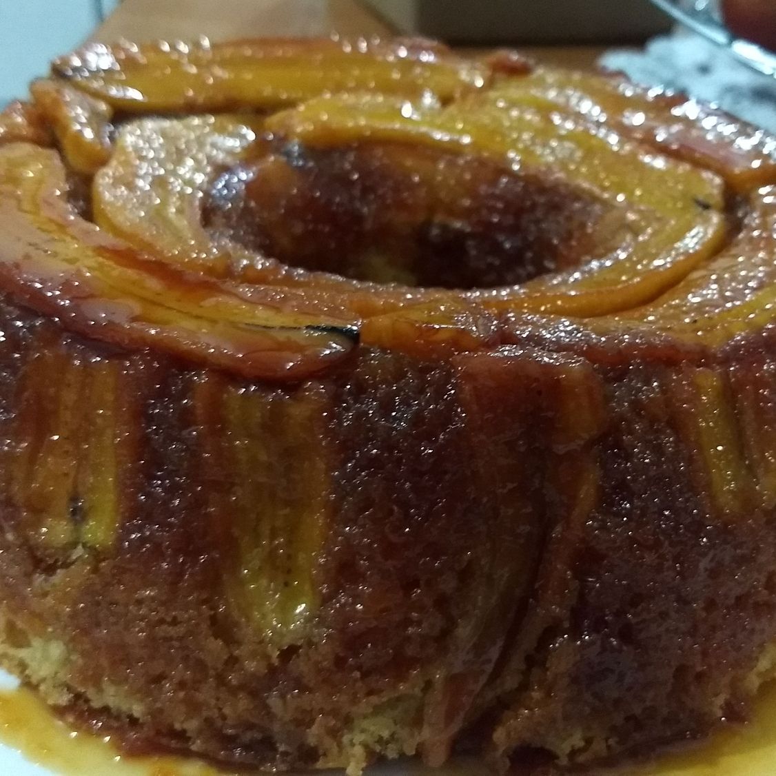 Bolo de banana caramelizada