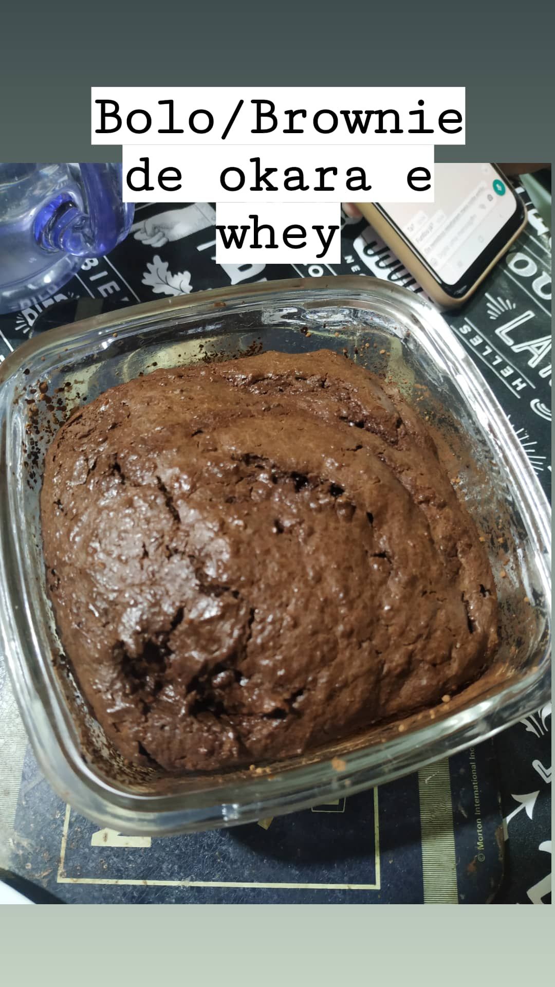 Bolo de chocolate low carb com whey protein e okara