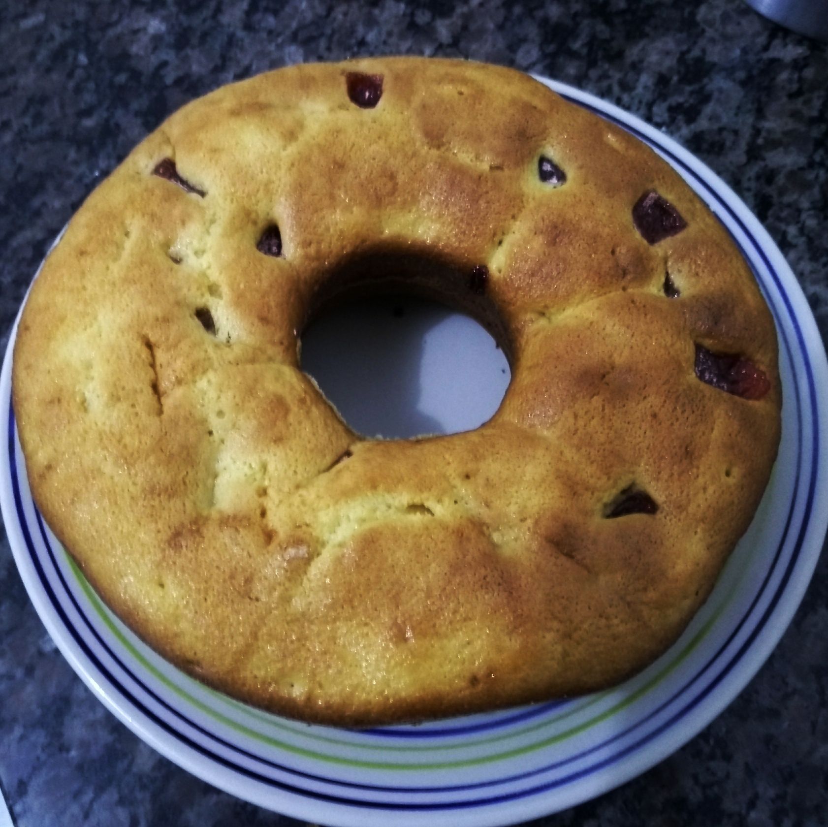 Bolo de fubá com goiabada delicioso