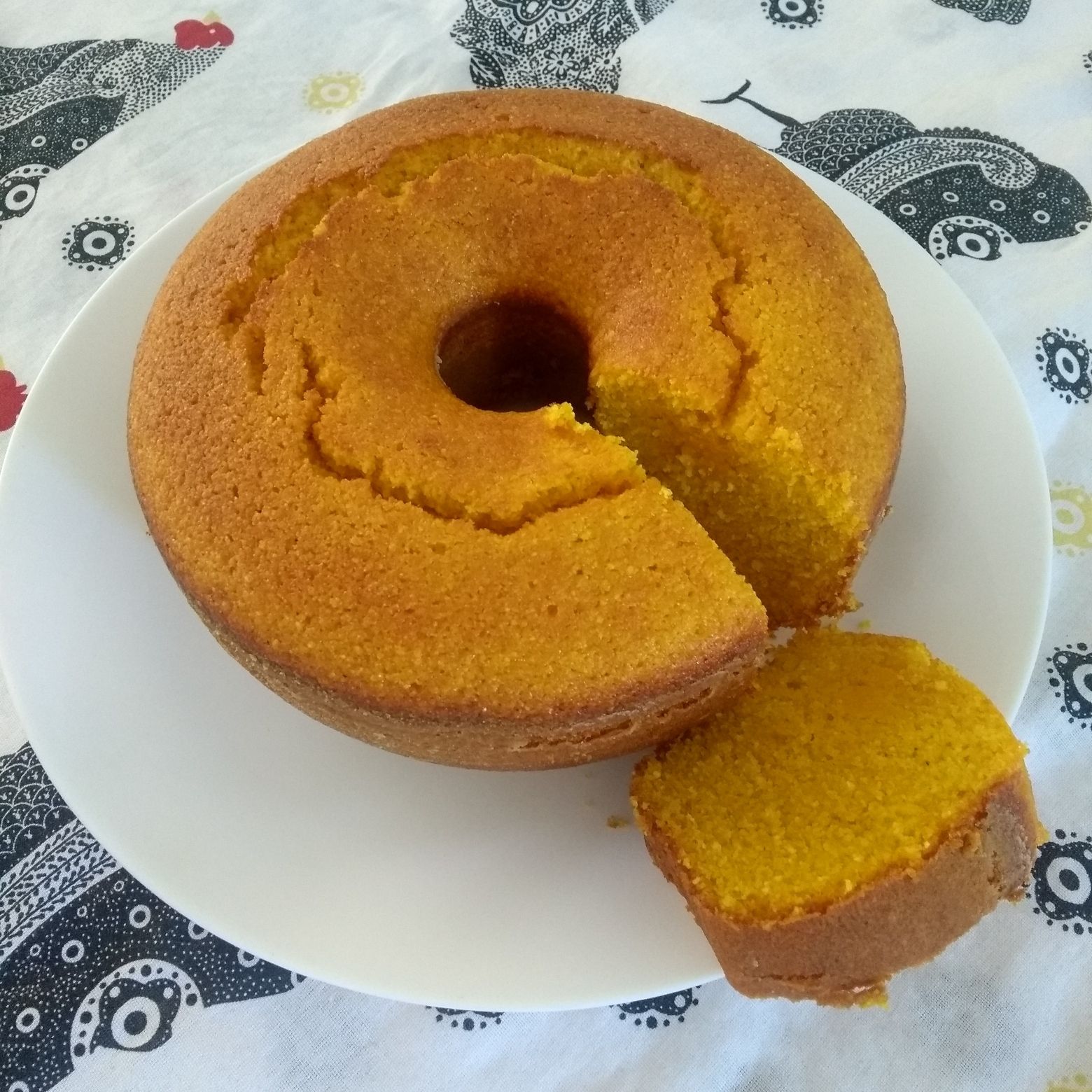 Bolo de milho com cenoura