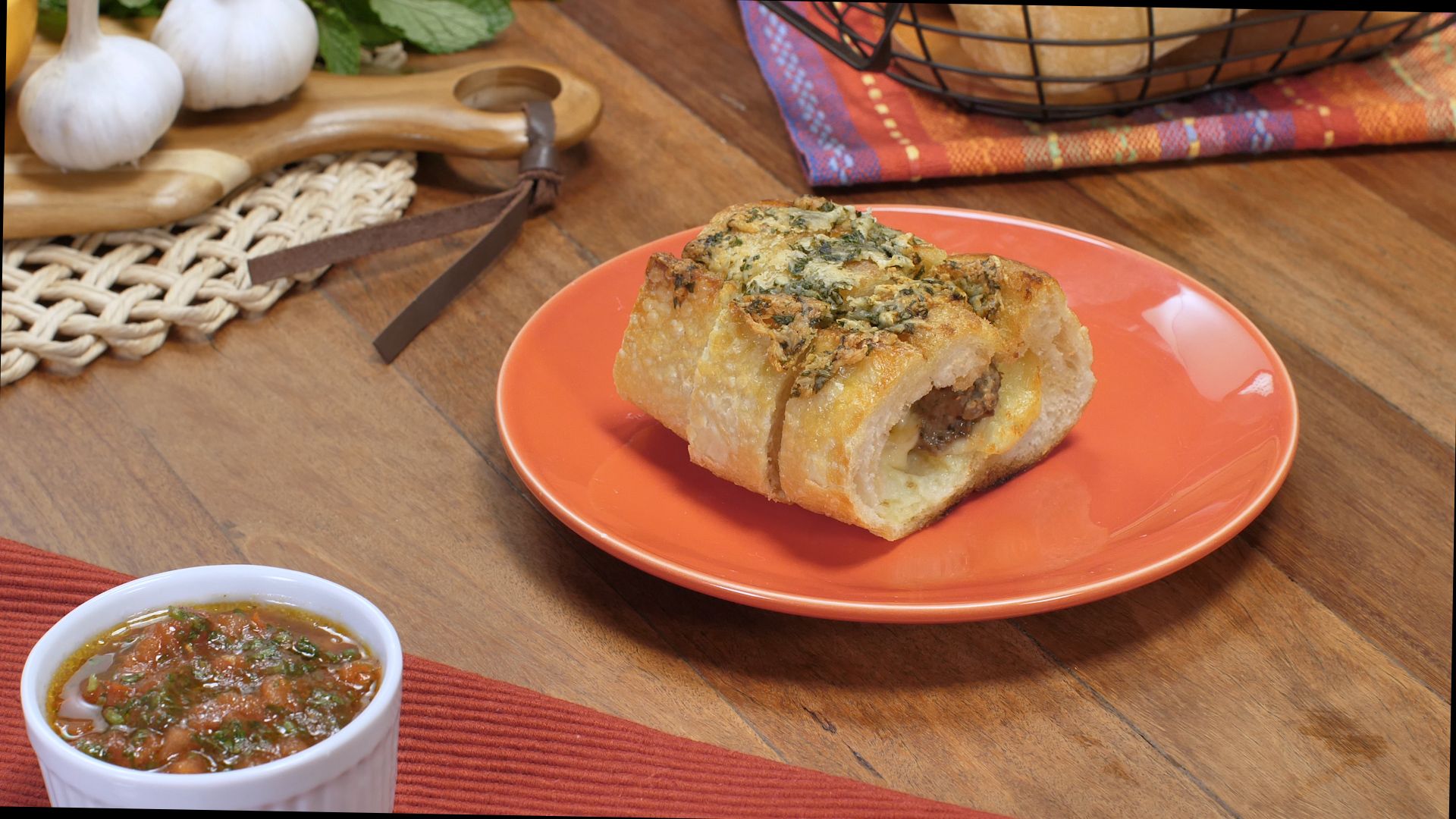 Kafta empanada no pão com queijo