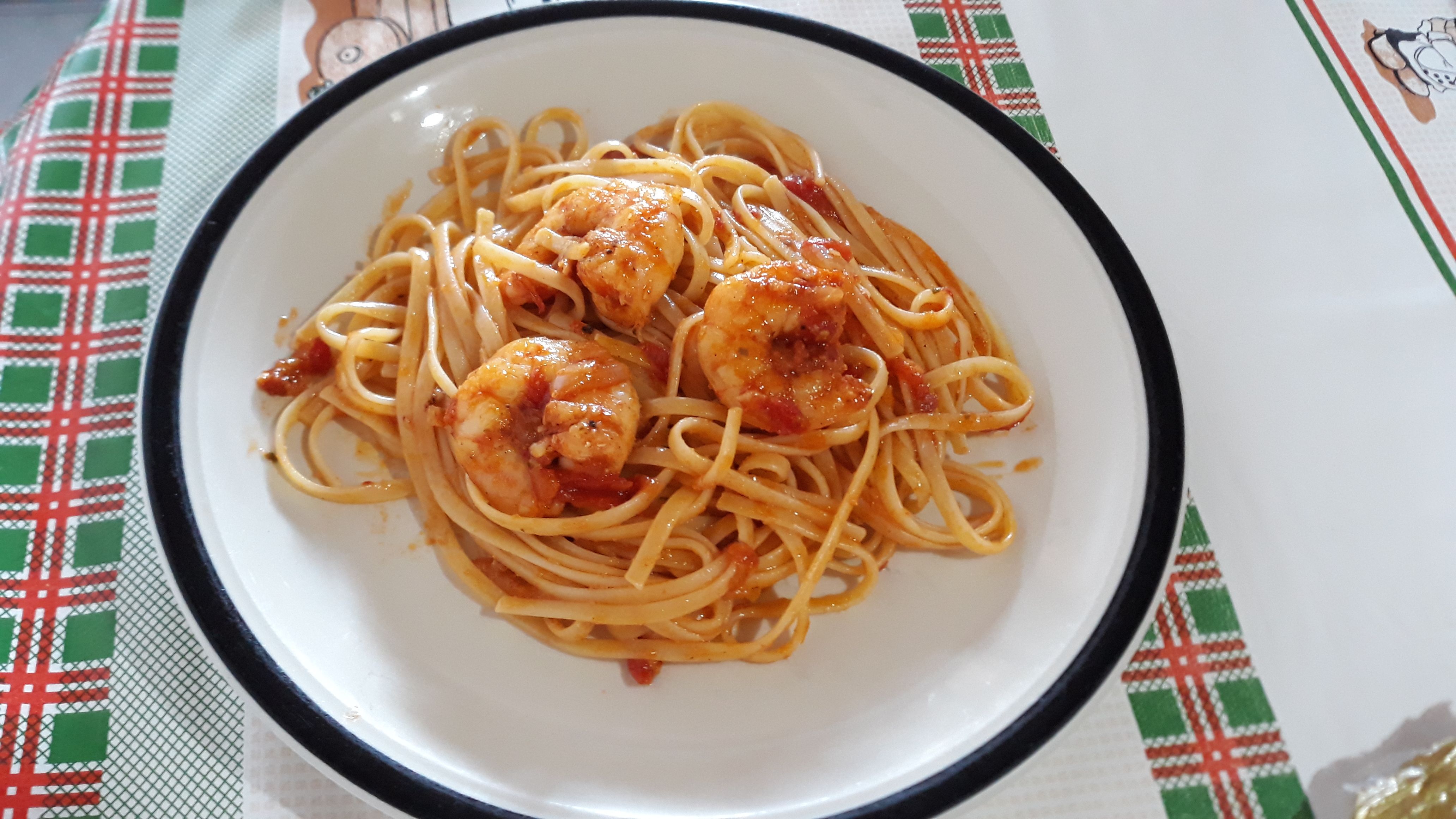 Linguine com camarão branco ao molho especial