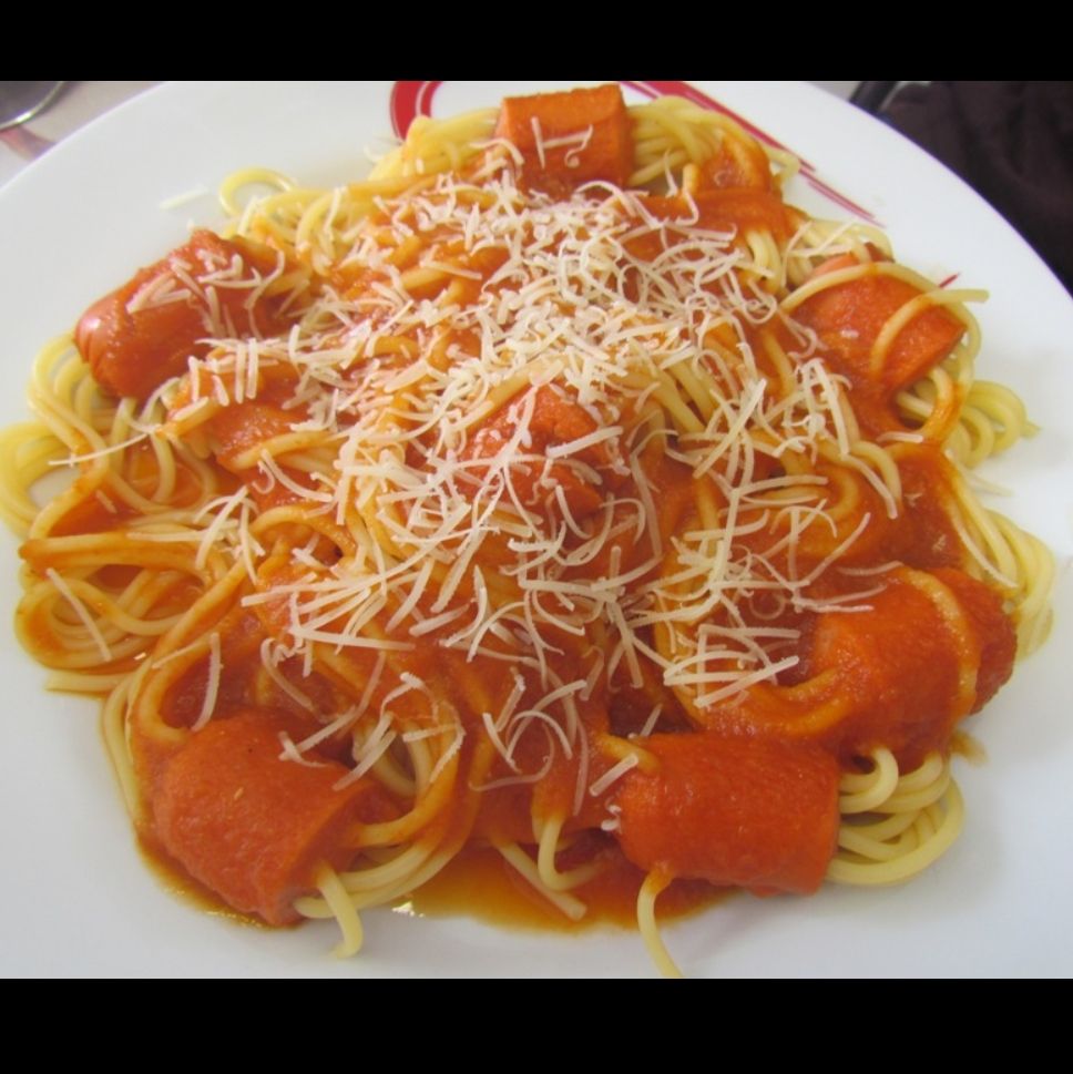 Macarrão com salsicha e calabresa