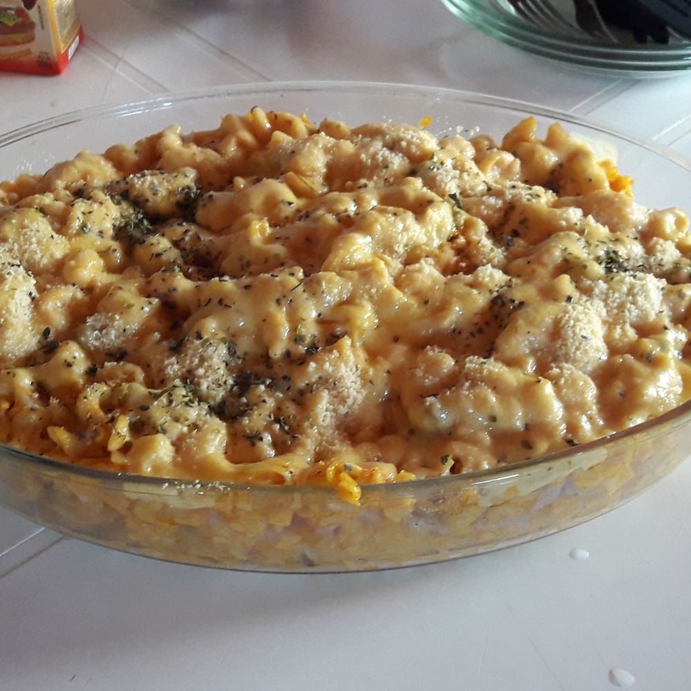 Macarrão parafuso de forno com queijo e presunto