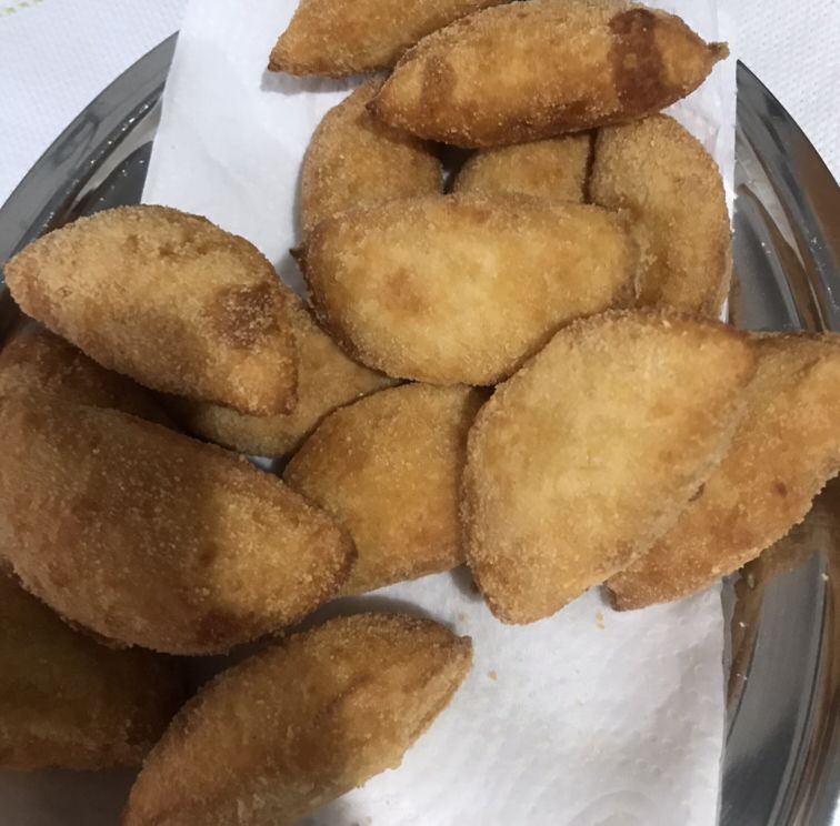 Risoles de frango com creme de milho e catupiri