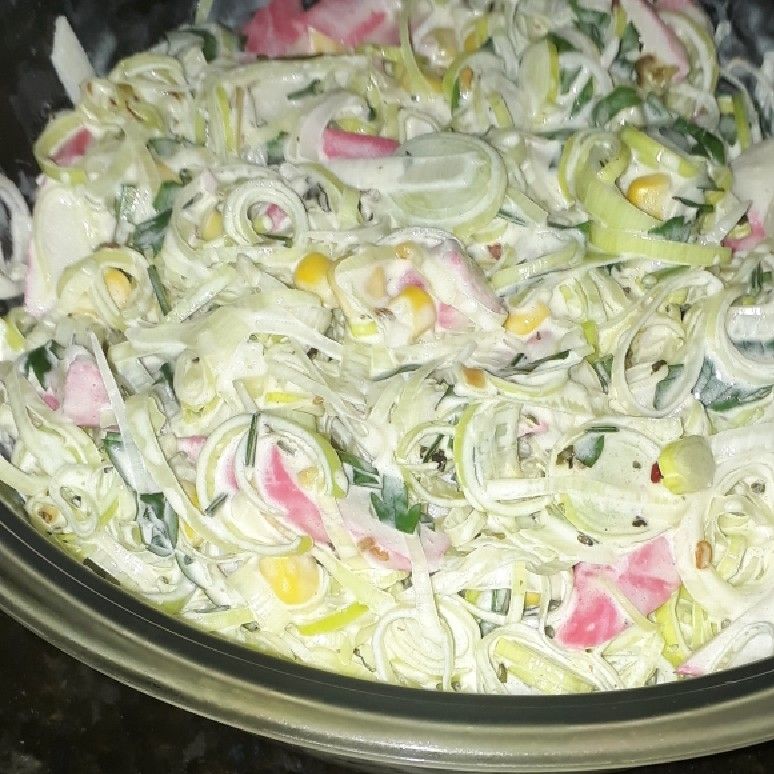 Salada de alho poró e kani