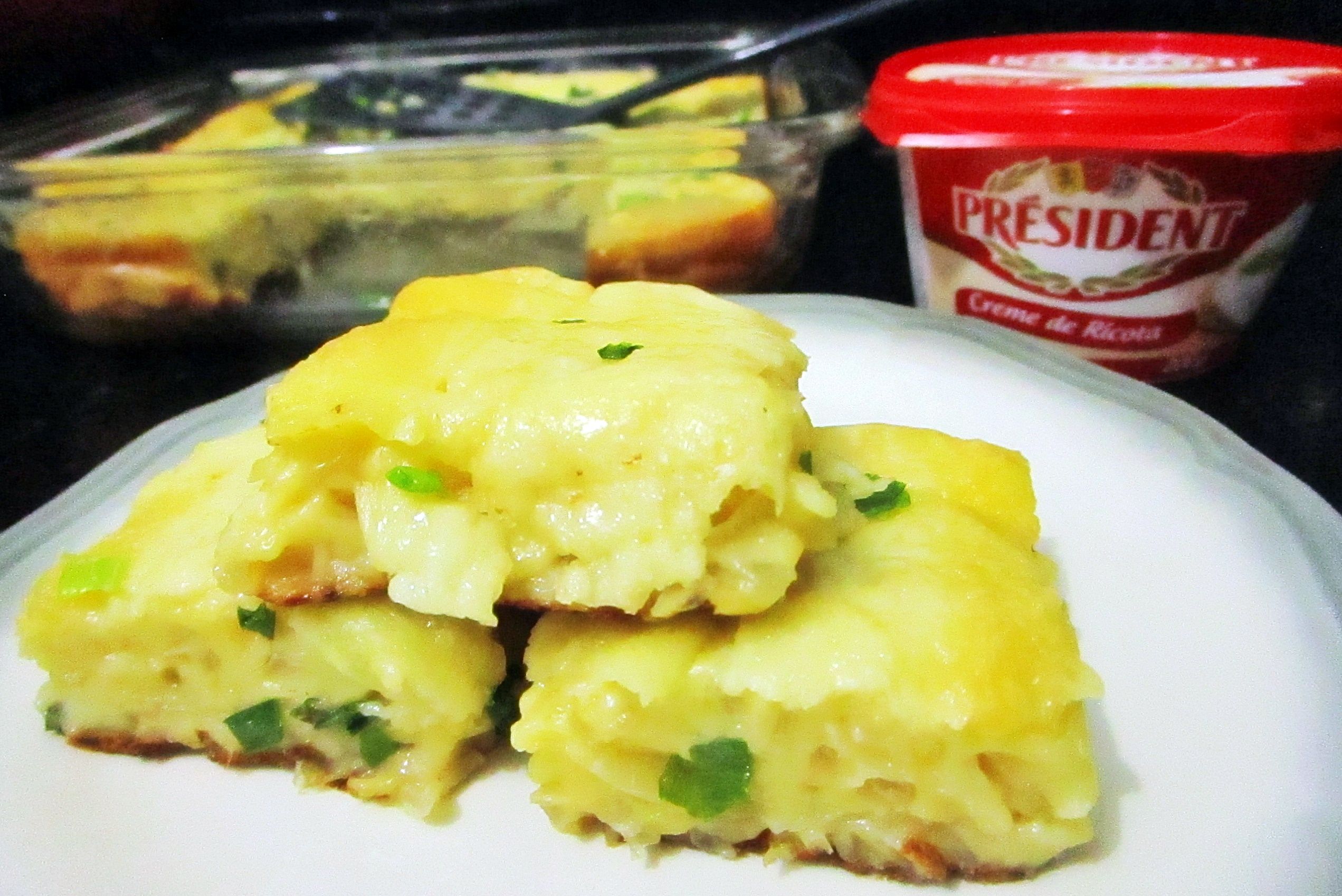 Torta cremosa de cebola e queijo sem glúten